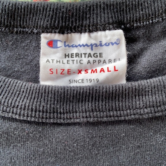 🌸 Champion T-Shirt - Picture 2 of 4